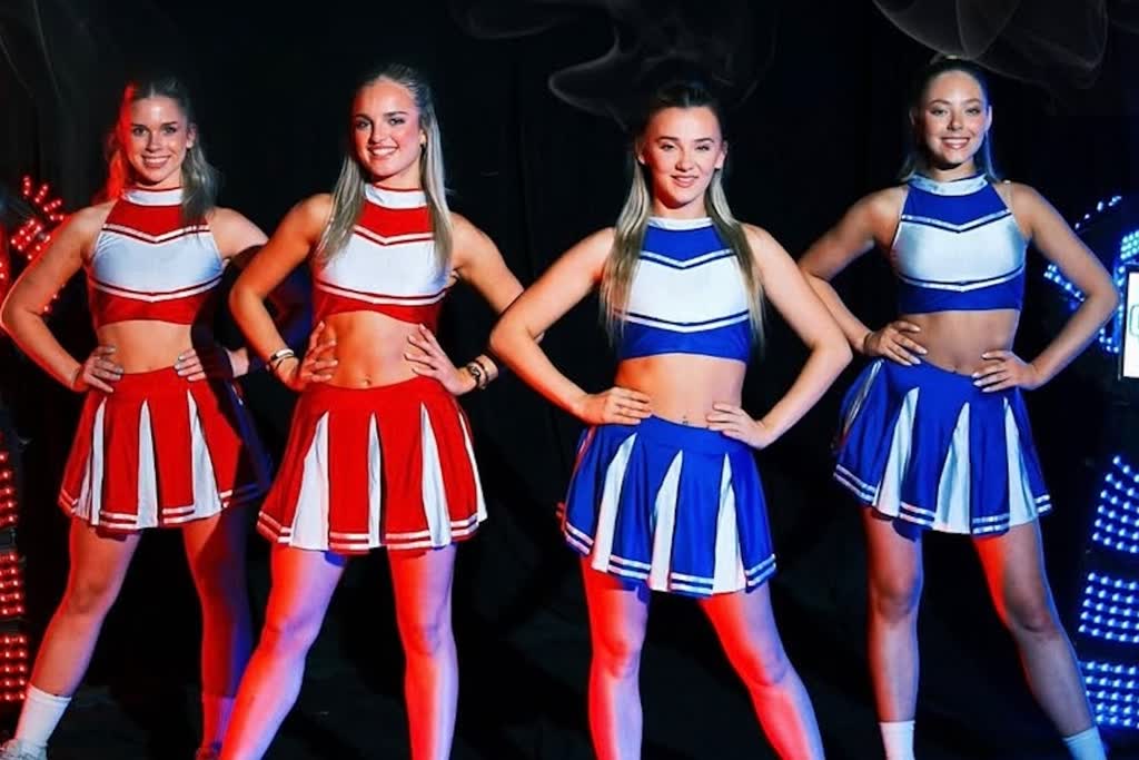 Cheerleaders Stunt Show