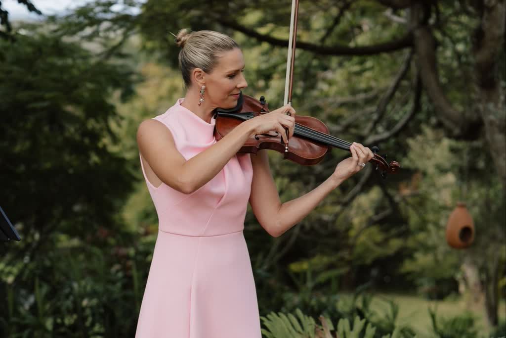Lauren Bradnam Violinist