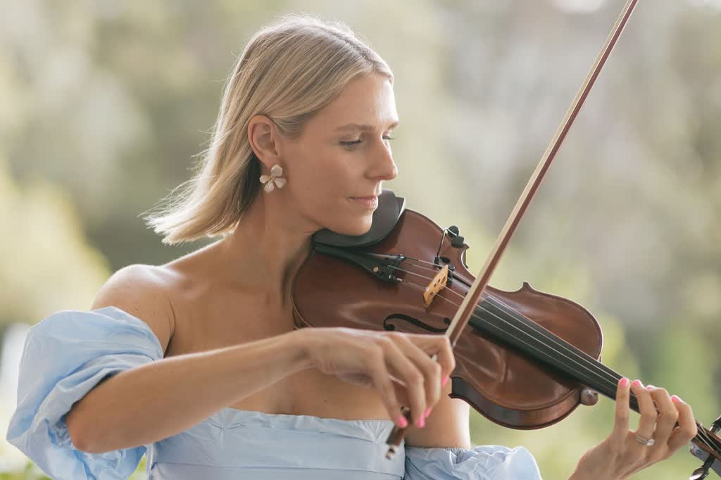 Lauren Bradnam Violinist photo 3