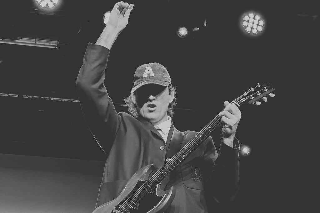 Let There Be Rock - AC/DC Tribute photo 3